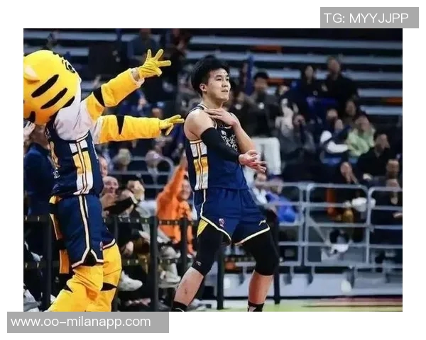 黄荣奇正式加盟同曦上赛季表现稳定场均贡献6分21助攻 黄荣奇正式加盟同曦上赛季表现稳定场均贡献6分21助攻