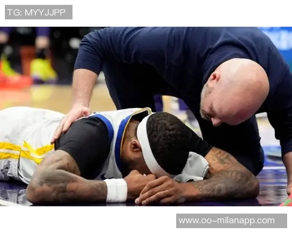 文班在比赛中受伤疑似左膝过度伸展治疗后返回替补席未能再次上场